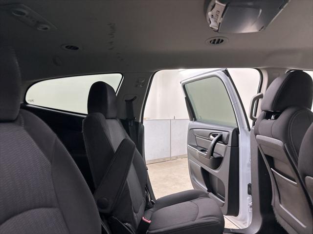 Photo of 2017 Summit White Chevrolet Traverse