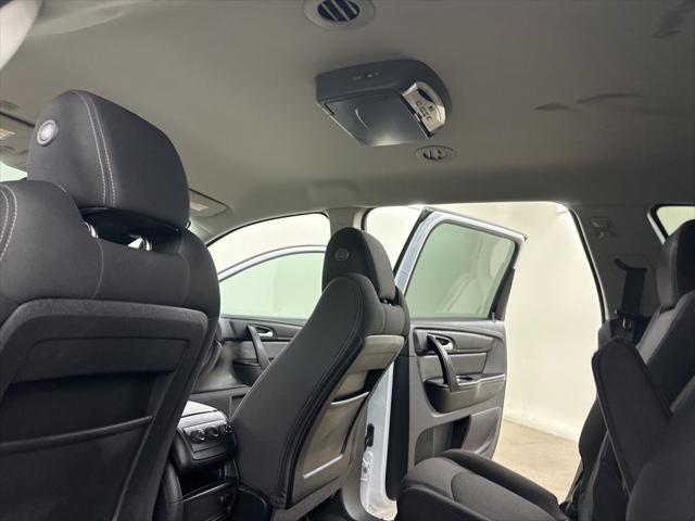 Photo of 2017 Summit White Chevrolet Traverse