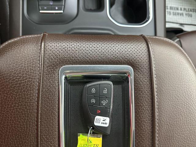 Photo of 2022 White Frost Tricoat GMC Sierra 1500