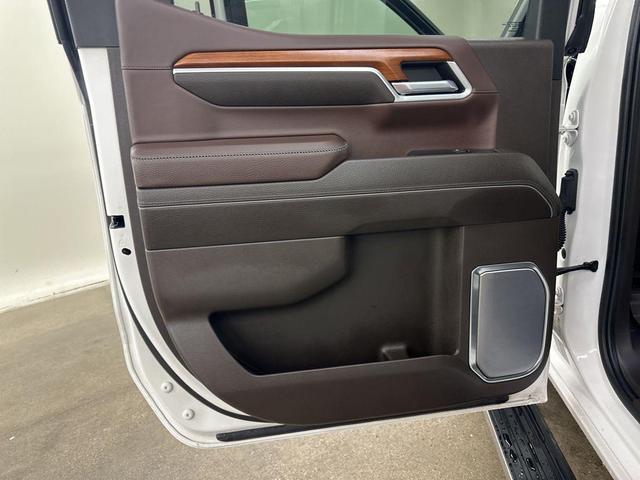 Photo of 2022 White Frost Tricoat GMC Sierra 1500