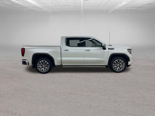 Photo of 2022 White Frost Tricoat GMC Sierra 1500