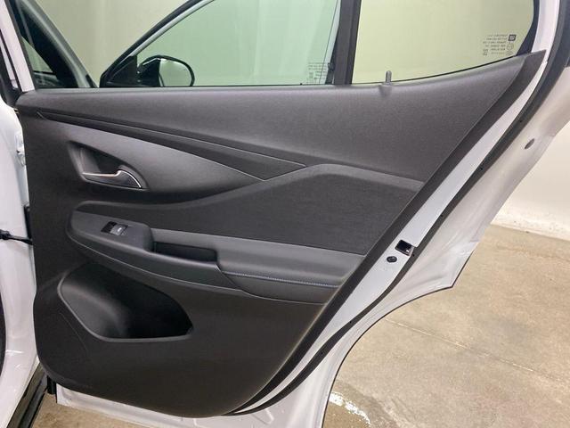 Photo of 2025 Summit White Buick Envista