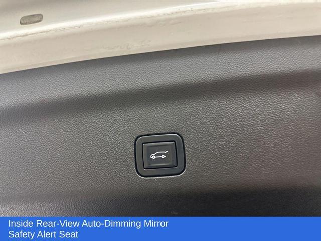 Photo of 2021 Summit White GMC Yukon