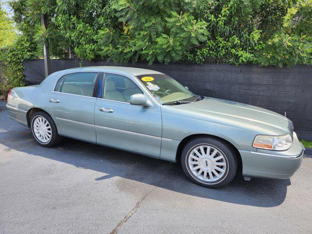 2004 Lincoln Town Car