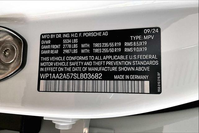 Photo of 2025 White Porsche Macan