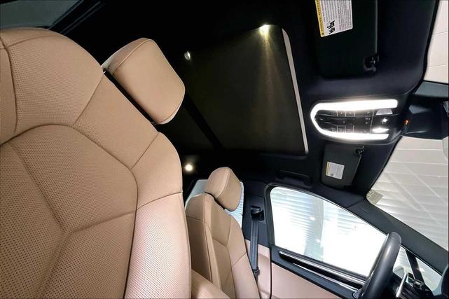 Photo of 2025 White Porsche Macan