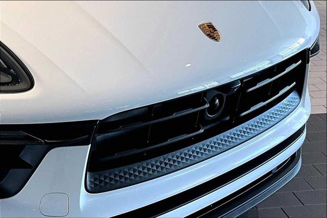 Photo of 2025 White Porsche Macan