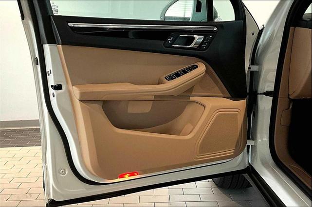 Photo of 2025 White Porsche Macan