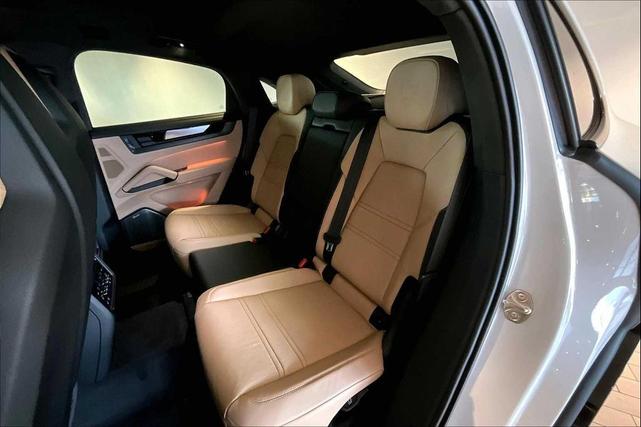 Photo of 2026 Carrara White Metallic Porsche Cayenne