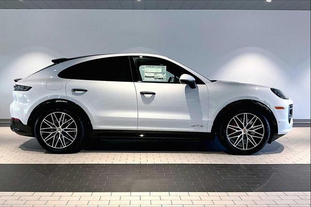 Photo of 2026 Carrara White Metallic Porsche Cayenne