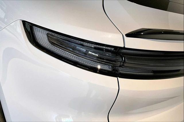 Photo of 2026 Carrara White Metallic Porsche Cayenne