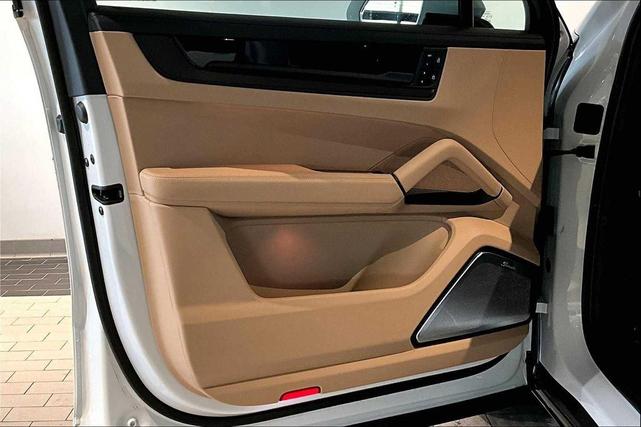 Photo of 2026 Carrara White Metallic Porsche Cayenne