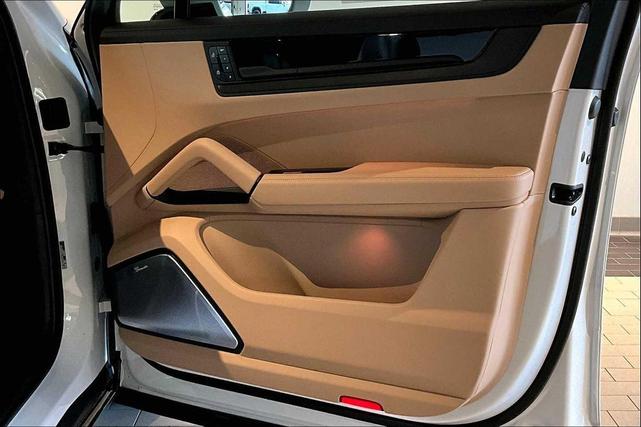 Photo of 2026 Carrara White Metallic Porsche Cayenne