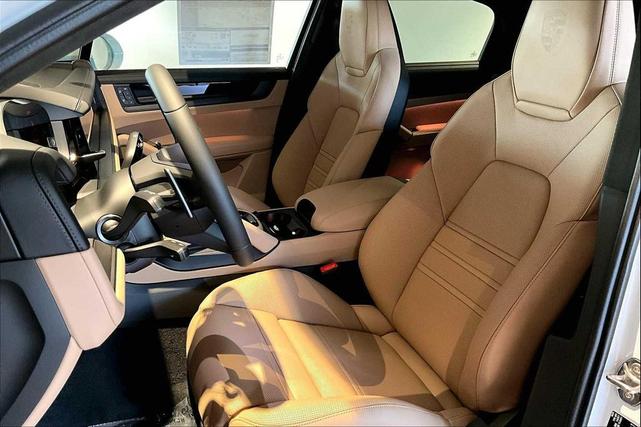 Photo of 2026 Carrara White Metallic Porsche Cayenne