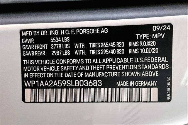 Photo of 2025 Carrara White Metallic Porsche Macan