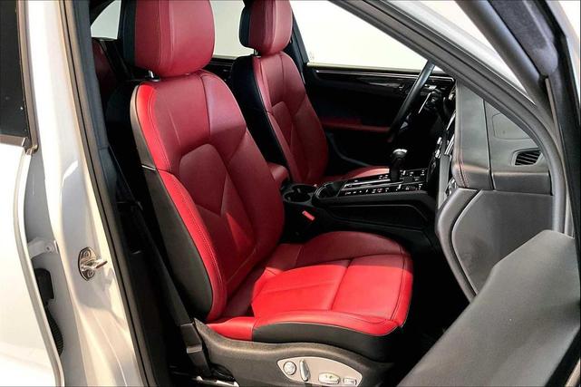 Photo of 2025 Carrara White Metallic Porsche Macan