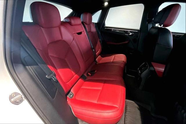 Photo of 2025 Carrara White Metallic Porsche Macan