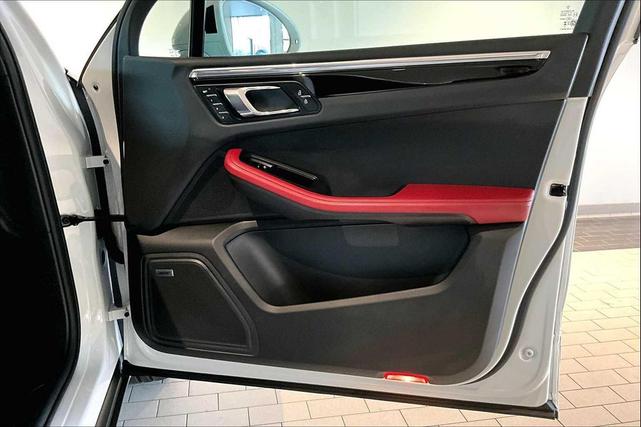 Photo of 2025 Carrara White Metallic Porsche Macan