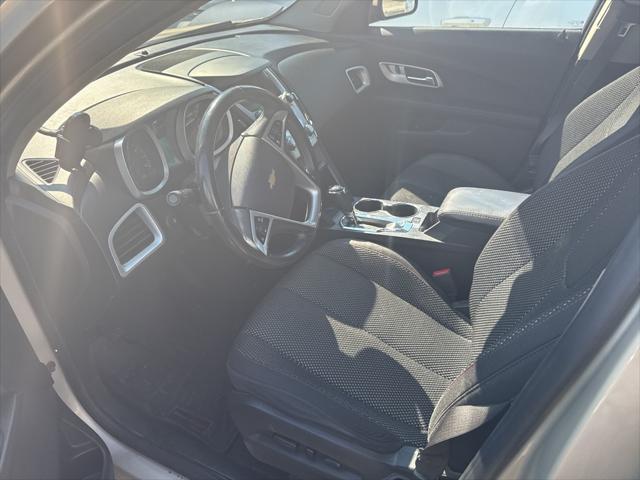 Photo of 2016 Champagne Silver Metallic Chevrolet Equinox