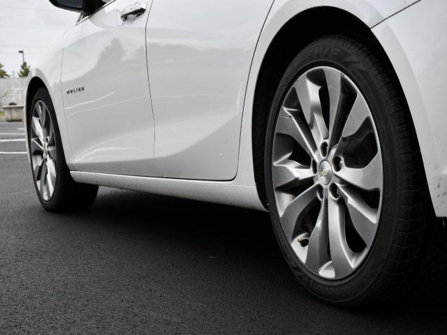 Photo of 2017 Iridescent Pearl Tricoat Chevrolet Malibu