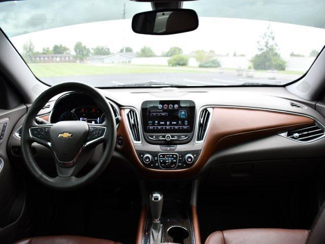Photo of 2017 Iridescent Pearl Tricoat Chevrolet Malibu