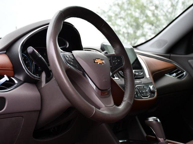 Photo of 2017 Iridescent Pearl Tricoat Chevrolet Malibu