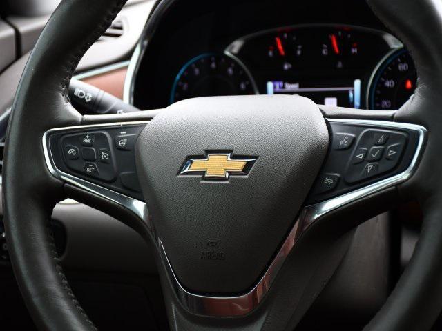 Photo of 2017 Iridescent Pearl Tricoat Chevrolet Malibu