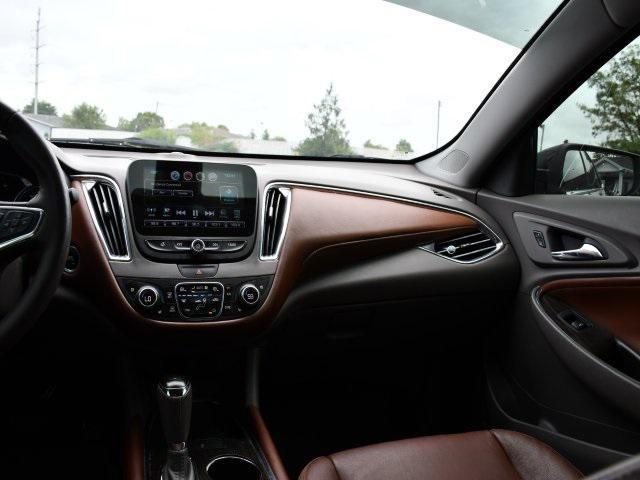 Photo of 2017 Iridescent Pearl Tricoat Chevrolet Malibu