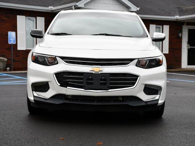 Photo of 2017 Iridescent Pearl Tricoat Chevrolet Malibu