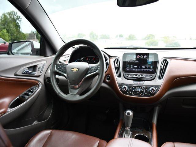 Photo of 2017 Iridescent Pearl Tricoat Chevrolet Malibu