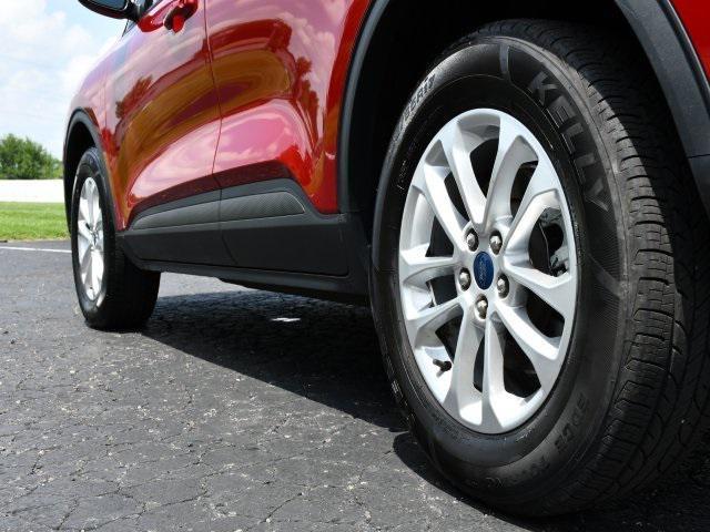 Photo of 2022 Rapid Red Metallic Tinted Clearcoat Ford Escape
