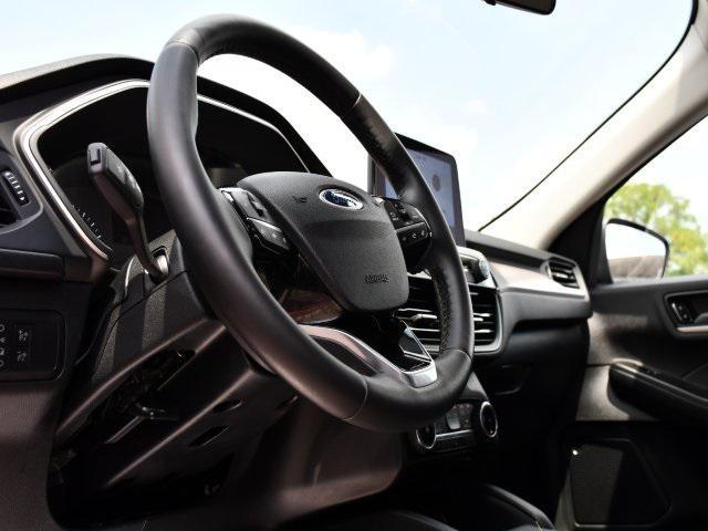 Photo of 2022 Rapid Red Metallic Tinted Clearcoat Ford Escape