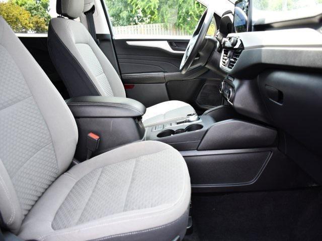 Photo of 2022 Rapid Red Metallic Tinted Clearcoat Ford Escape