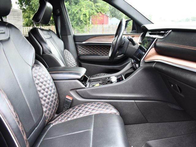 Photo of 2021 Silver Zynith Jeep Grand Cherokee L