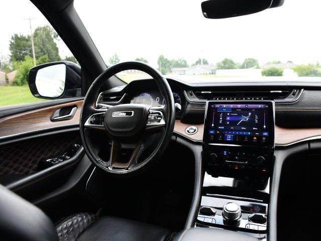 Photo of 2021 Silver Zynith Jeep Grand Cherokee L
