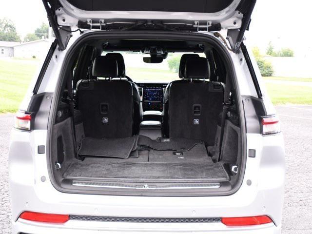 Photo of 2021 Silver Zynith Jeep Grand Cherokee L