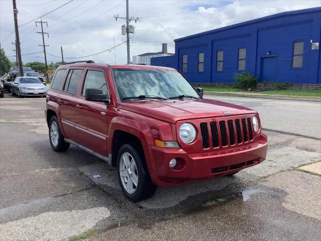 Photo of 2010 Maroon Jeep Patriot