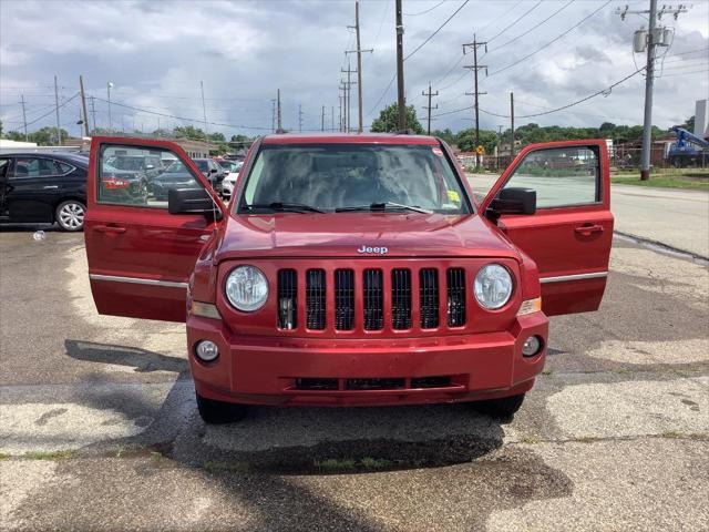 Photo of 2010 Maroon Jeep Patriot