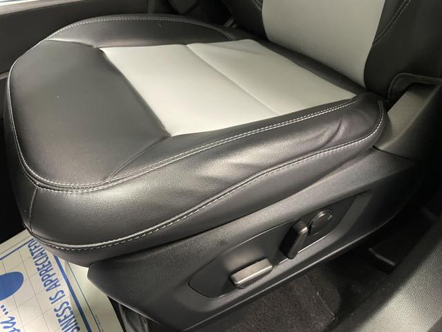 Photo of 2023 Carbonized Gray Metallic Ford Explorer