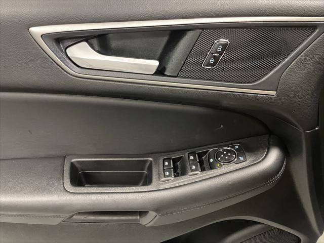 Photo of 2022 White Ford Edge
