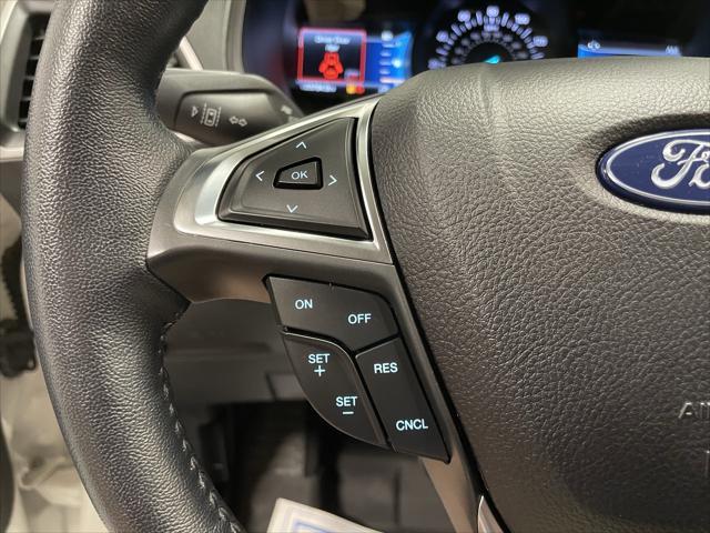 Photo of 2022 White Ford Edge