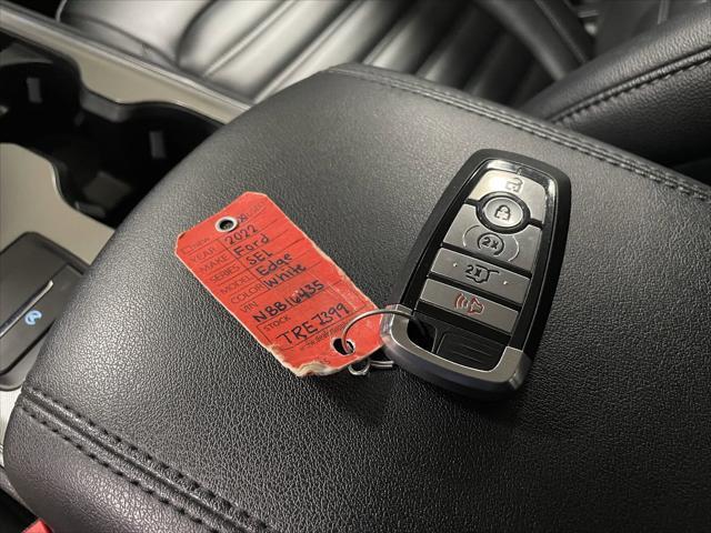 Photo of 2022 White Ford Edge
