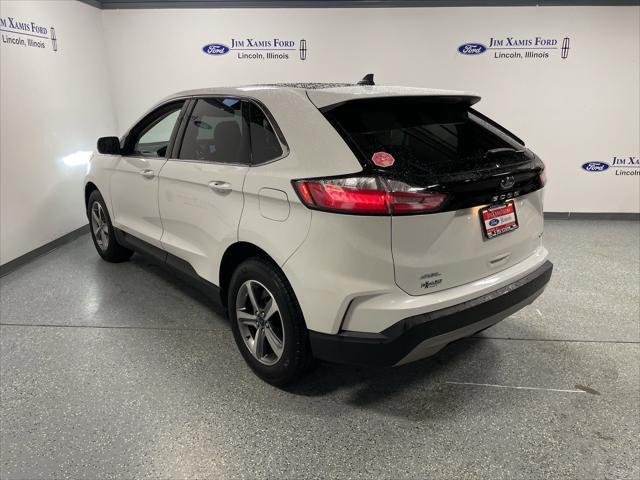 Photo of 2022 White Ford Edge