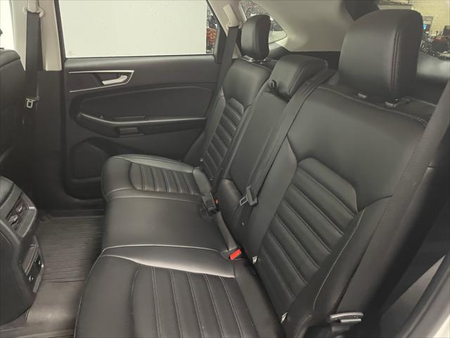 Photo of 2022 White Ford Edge