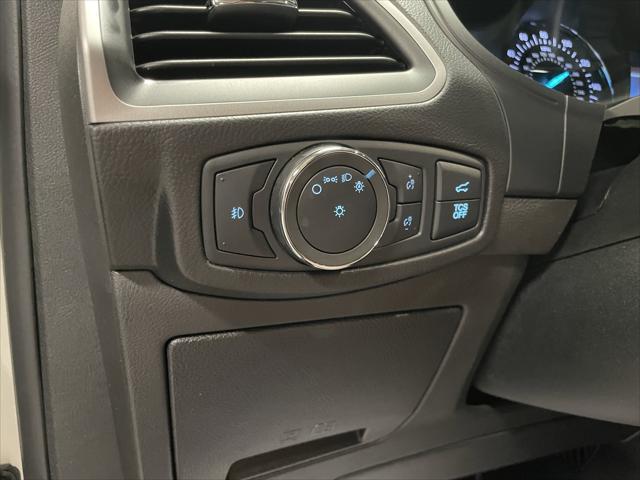 Photo of 2022 White Ford Edge