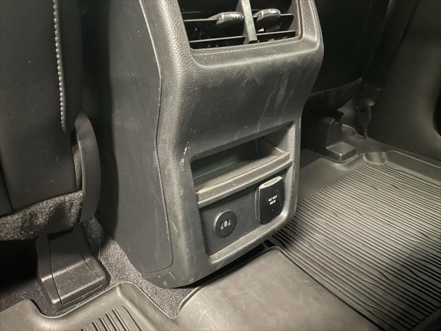 Photo of 2022 White Ford Edge