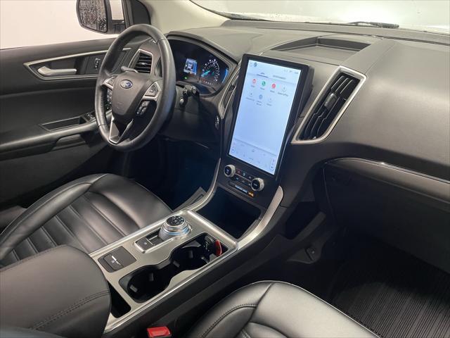 Photo of 2022 White Ford Edge
