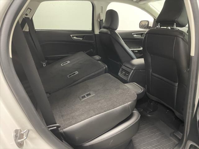 Photo of 2022 White Ford Edge