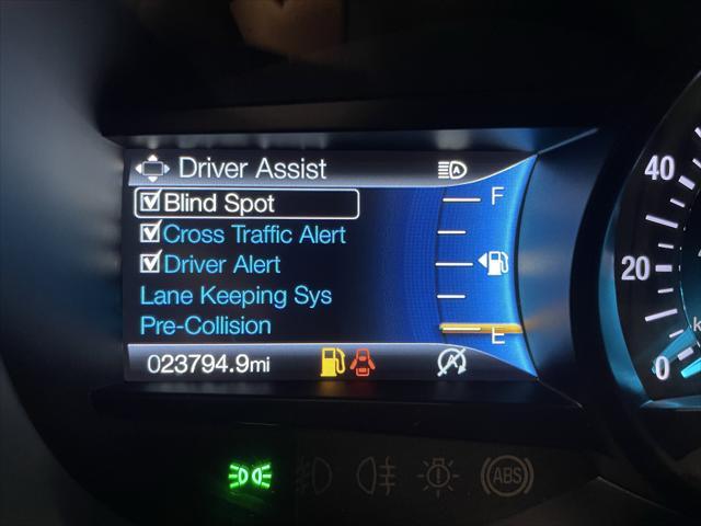 Photo of 2022 White Ford Edge