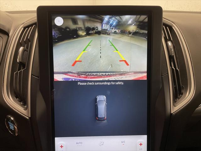 Photo of 2022 White Ford Edge